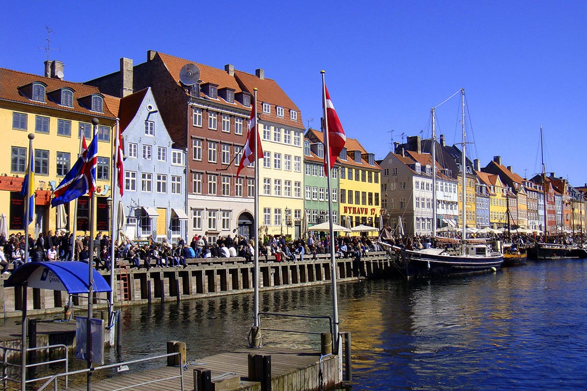 Canal Nyhavn y puerto Copenhague